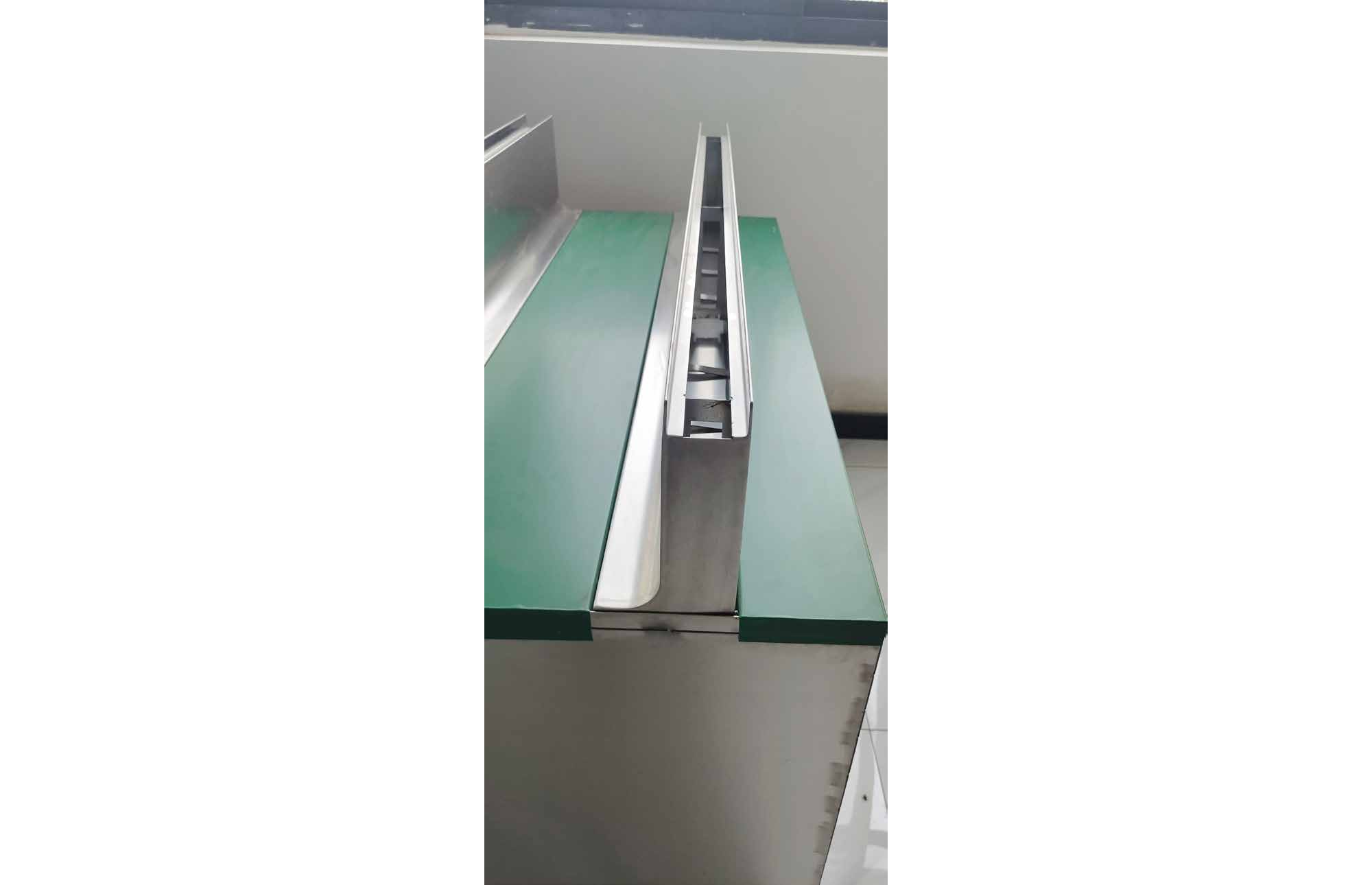 Stainless steel water stop wall